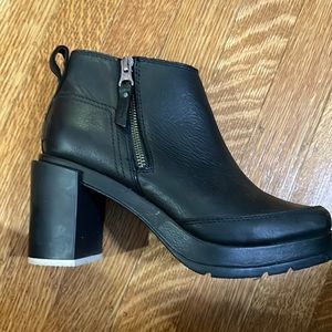 Sorel black Blake bootie